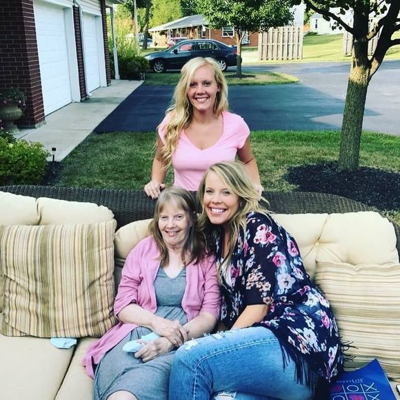 Meet your Posher, Bekah - Picture 1 of 1